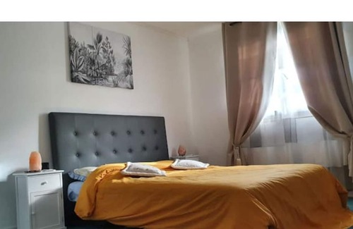 Breuil-Bois-Robert Villa | Magnificent cozy n'est in a villa with parking spaces
