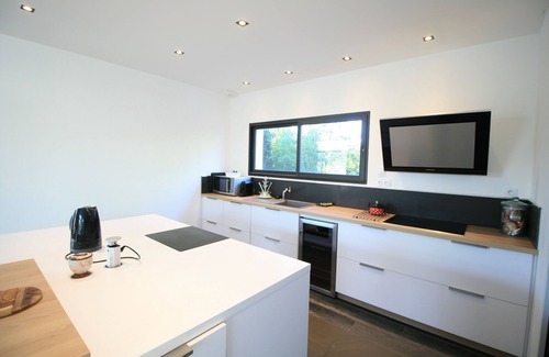 Serviers-et-Labaume Villa | Magnificent 160 m² villa, wooded garden, with swimming pool. Only 6kms from Uzès