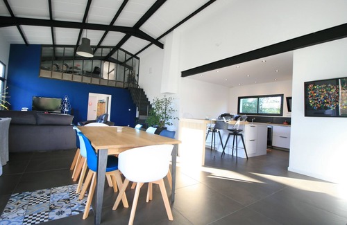 Serviers-et-Labaume Villa | Magnificent 160 m² villa, wooded garden, with swimming pool. Only 6kms from Uzès