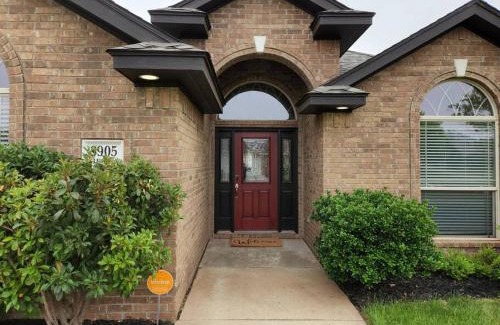 Amarillo House | Magnificent Home, Game-room, Close to Everything