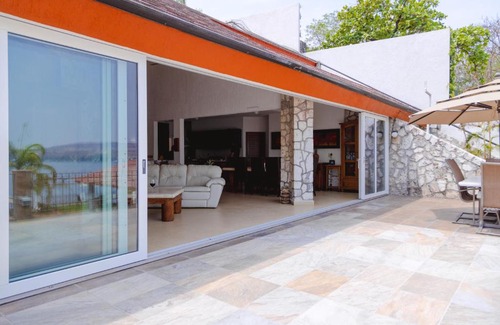 Tequesquitengo Villa | Magnificent Lake Shore Villa with infinity pool, jacuzzi and private pier