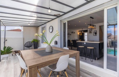 Valros House | Magnificent new villa with swimming pool 6 travellers