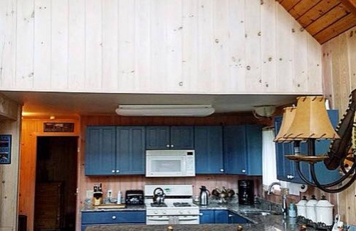 Madison House | Magnificent panoramic view of the mountain range! Best sunsets, sleeps 11!