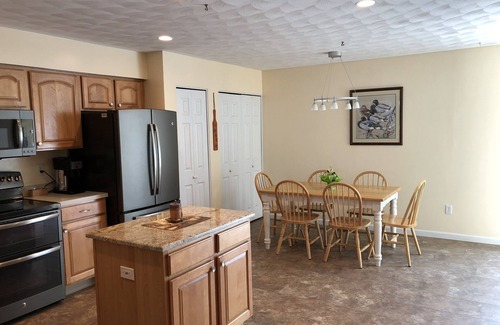 Park Forest Village Condo | Magnificent & Spacious Condo for All of Your PSU Vacations 4.5 Miles from Campus