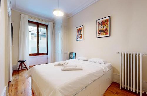 Downtown Geneva Apartment | Magnificent two bedroom apartment in a luxury building