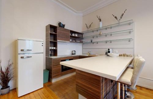 Downtown Geneva Apartment | Magnificent two bedroom apartment in a luxury building