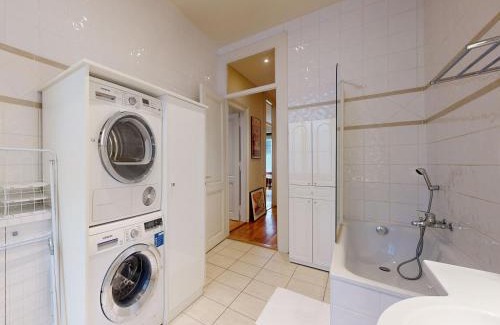 Downtown Geneva Apartment | Magnificent two bedroom apartment in a luxury building