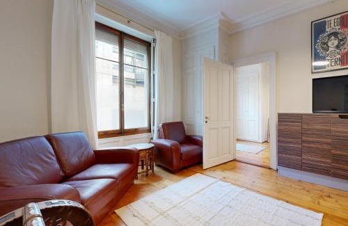 Downtown Geneva Apartment | Magnificent two bedroom apartment in a luxury building