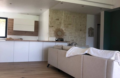 Rousset Villa | MAGNIFICENT VILLA AMID VINEYARDS AND PINE TREES NEAR AIX EN PROVENCE