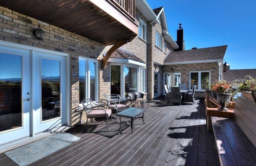 Sutton Villa | Magnificent villa with breathtaking views!
