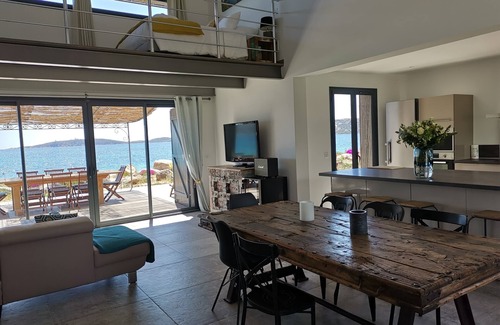 Lecci Villa | Magnificent Waterfront Villa