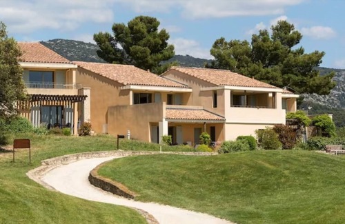 Saumane-de-Vaucluse Apartment | Magnifique Vue CLIM LINGE Golf Saumane 6P Piscine