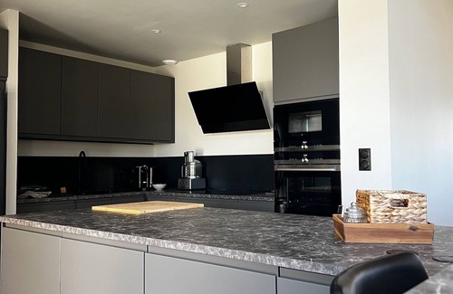 Magalas House | Magnifique Loft, 300m2, 6 Chambres, Avec Piscine et spa
