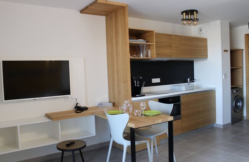 Arena Apartment | Magnifique Studio Avec Service Hôtelier