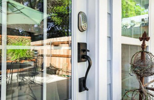 Blossoms Park House | Magnolia - A Birdy Vacation Rental