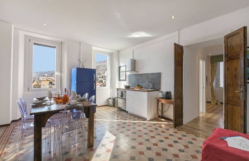 Solcio Apartment | Magnolia Apartment in Villa Jejia, Lesa, Italy
