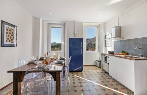 Solcio Apartment | Magnolia Apartment in Villa Jejia, Lesa, Italy