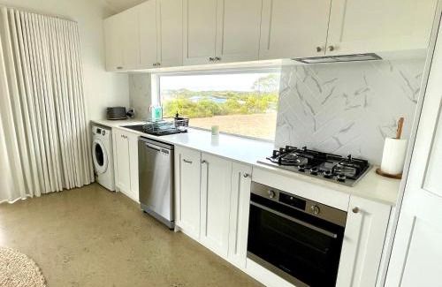 Emu Bay House | Magnolia