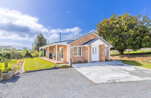 Whatawhata Villa | Magnolia Cottage Whatawhata