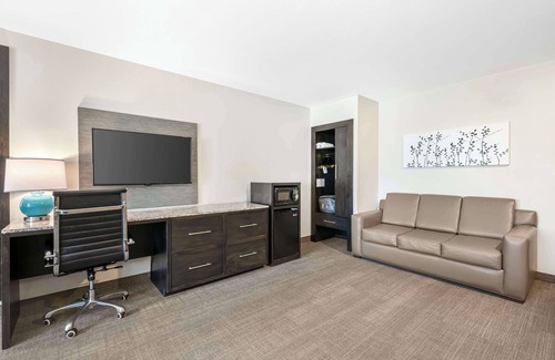 Fruitville Hotel | Magnolia Pointe, BW Signature Collection