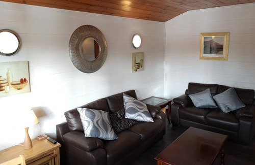 Warminster Ski Chalet | Magpie 4 Hot Tub Huntersmoon-Warminster-Bath-Salisbury