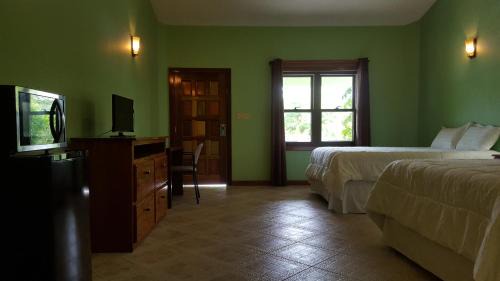 Forest Home Cabin | Mahogany Villas