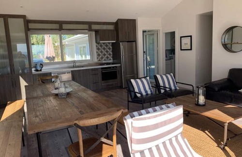 Waitahanui House | Mahuta · Lakefront, 5 Mile Bay - simply amazing!