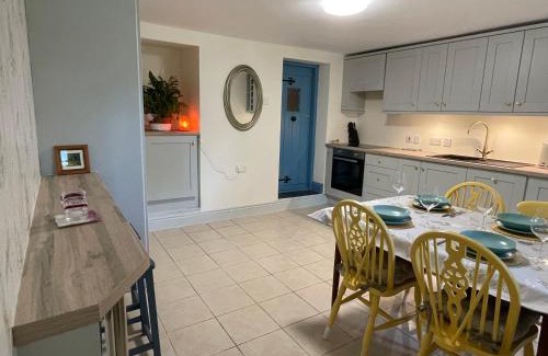 Elton Apartment | Mai's Cottage Suite - Charming Holiday Rental