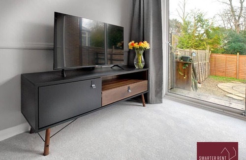 Bray on Thames House | Maidenhead - Garden, Pets Welcome, Parking