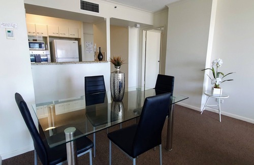 Main Beach Apartment | MAIN BEACH - 2 BR, 2 BATH APARTMENT
