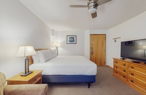 West End Cabin | Main St. gem - pool & hot tub - walk to lifts, dog-friendly, third floor