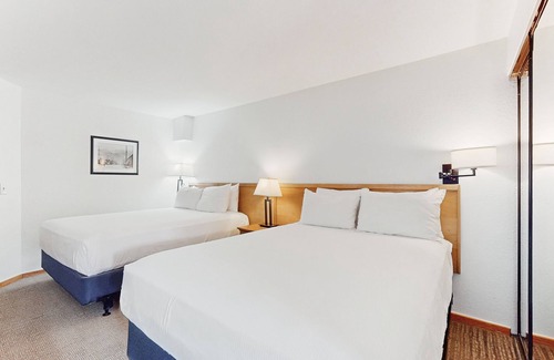 West End Cabin | Main St. room - pool & hot tub - walk to lifts, dog-friendly, balcony