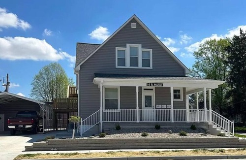 Mascoutah House | Main Stay on Market -Military/Healthcare Friendly