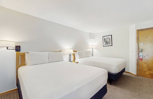 West End Cabin | Main Street gem - pool & hot tub - walk to lifts, dog-friendly, third floor