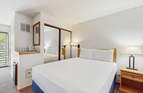West End Cabin | Main Street gem - pool & hot tub - walk to lifts, dog-friendly, third floor