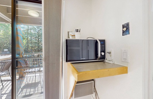 West End Cabin | Main Street room - pool & hot tub - walk to lifts, dog-friendly, balcony