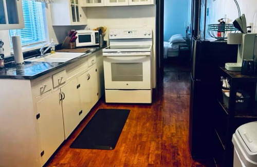 Ansted Apartment | Main Street Stay - Unit 3 - cozy apt near NRG