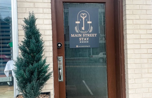 Ansted Apartment | Main Street Stay - Unit 3 - cozy apt near NRG