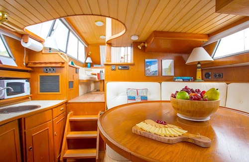 Damariscotta Boat Rental | Maine Bed & Boat, NEBI on the scenic Damariscotta River