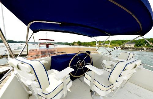 Damariscotta Boat Rental | Maine Bed & Boat, Nebi