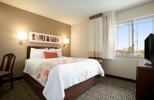 Hoffman Estates Hotel | MainStay Suites Chicago Hoffman Estates