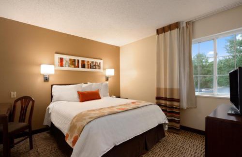 Hoffman Estates Hotel | MainStay Suites Chicago Hoffman Estates