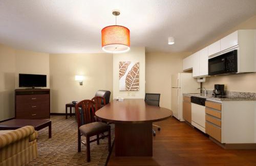 Hoffman Estates Hotel | MainStay Suites Chicago Hoffman Estates