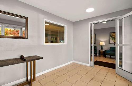 Cottonwood Heights Hotel | MainStay Suites Salt Lake City Fort Union