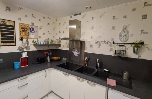 Villiers-Adam House | Maison à 30km de Paris, Avec Jacuzzi 6 Places Privatif en Libre Accès 24/24