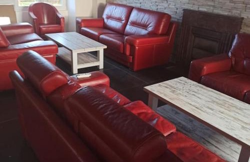 Laurenan House | Maison 12 couchages, roulottes et piscine naturelle