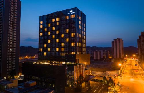Shizhong District Hotel | Maison Albar Hotels Leshan