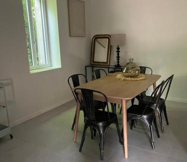 Saint-Jean-le-Blanc Apartment | Maison au bord de la Loire
