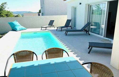 Saint Michel d'Euzet House | Maison au Calme Avec Piscine