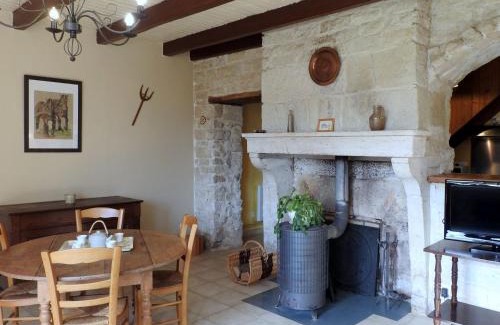 Pont-la-Ville House | Maison Authentique avec Jardin Clos et Parking Privé à Pont-la-Ville - FR-1-611-59